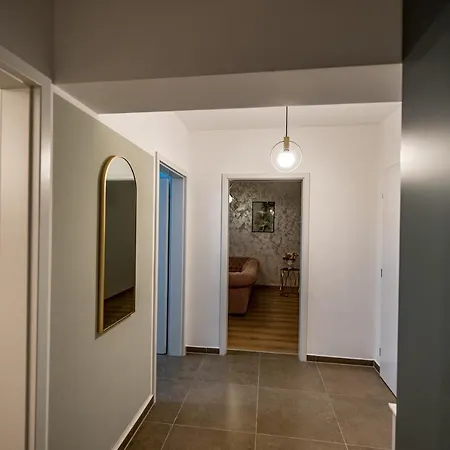 Artclass Coresi Apartament *